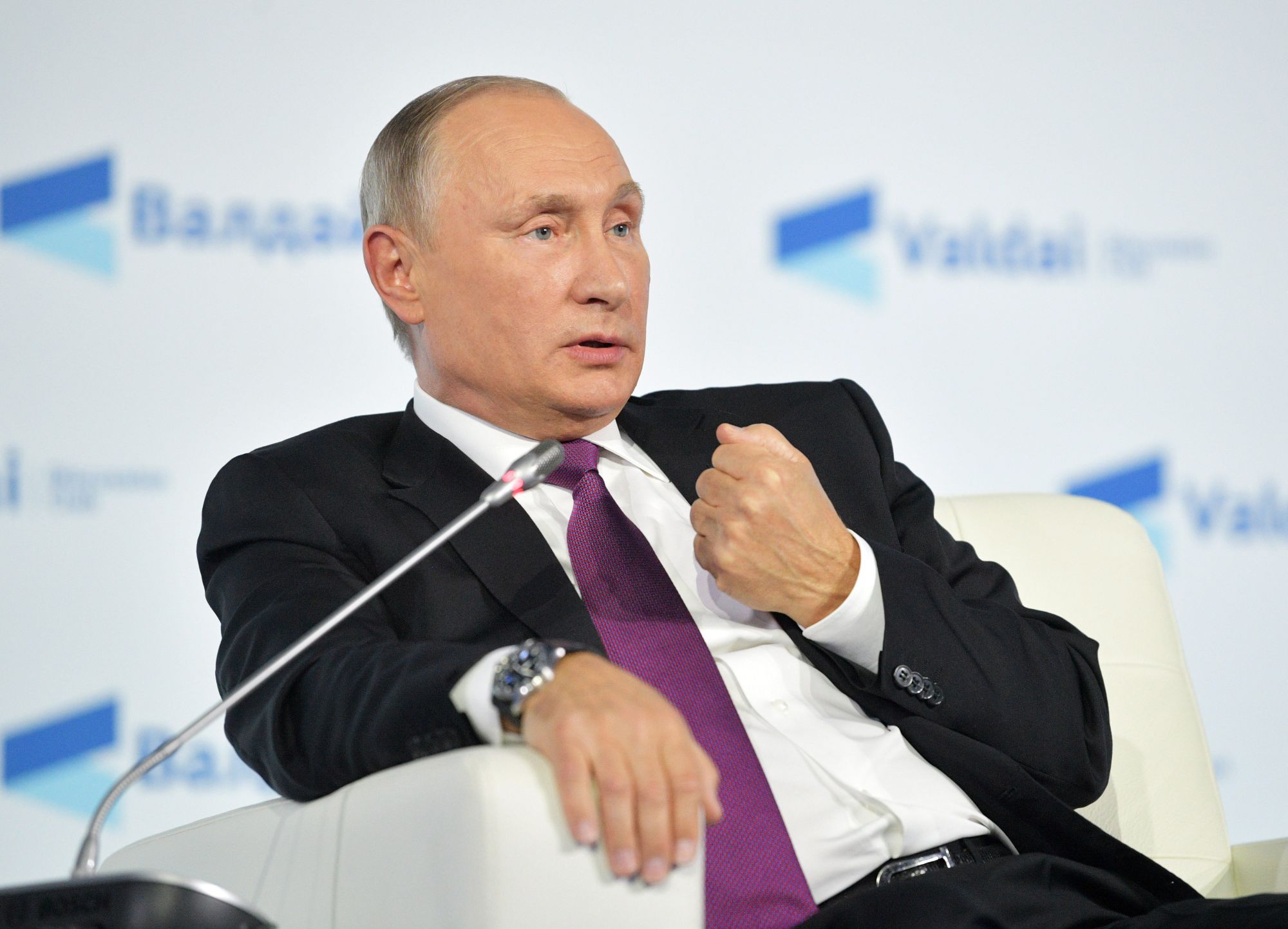 Szocsi, 2017. október 19. Vlagyimir Putyin orosz elnök beszél az évente rendezett Valdaj nemzetközi vitaklub tanácskozásán Szocsiban 2017. október 19-én. (MTI/EPA/AP pool/Alekszandr Zemlianicsenko)
