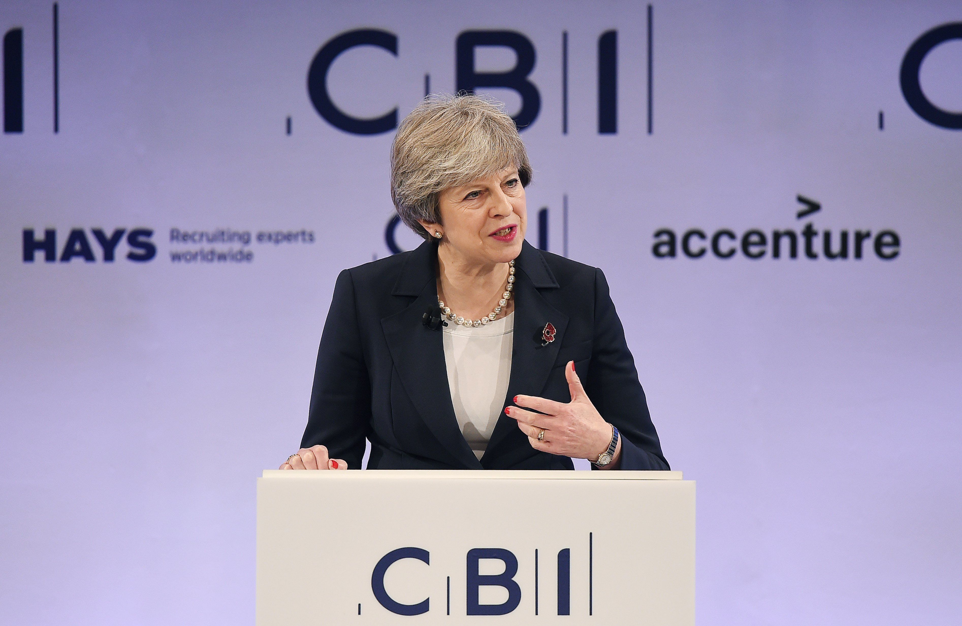 London, 2017. november 6. Theresa May brit miniszterelnök beszédet mond a Brit Iparszövetség (CBI) évente megrendezett konferenciáján Londonban 2017. november 6-án. (MTI/EPA/Andy Rain)