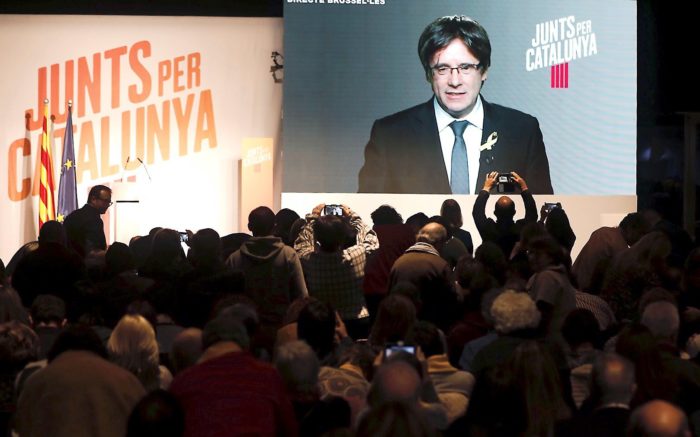 epa06397810 Junts per Catalunya's candidate and former Catalonia's president Carles Puigdemont (at the screen) speaks during a videoconference from Brussels during an electoral campaign event in Lleida, Catalonia, Spain, 18 December 2017. Catalan regional elections will be held on 21 December 2017, as the Spanish central government applied article 155 of the Constitution after the regional Parliament declared the unilateral declaration of independence on 27 October 2017. EPA/Juan Carlos Cardenas