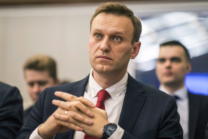 Moszkva, 2017. december 25. Jevgenyij Feldman, Alekszej Navalnij orosz ellenzéki vezetõnek és korrupcióellenes aktivistának a fotósa által készített felvétel az ellenzéki vezetõrõl az orosz Központi Választási Bizottság moszkvai irodájában 2017. december 25-én. A bizottság ezen a napon elutasította az ellenzéki politikus jelöltségének bejegyzését, így Navalnij nem indulhat 2018-as orosz elnökválasztáson. A testület azzal indokolta a döntést, hogy Navalnijt súlyos bûncselekmény miatt elítélték. (MTI/AP/Navalnij kampányiroda/Jevgenyij Feldman)