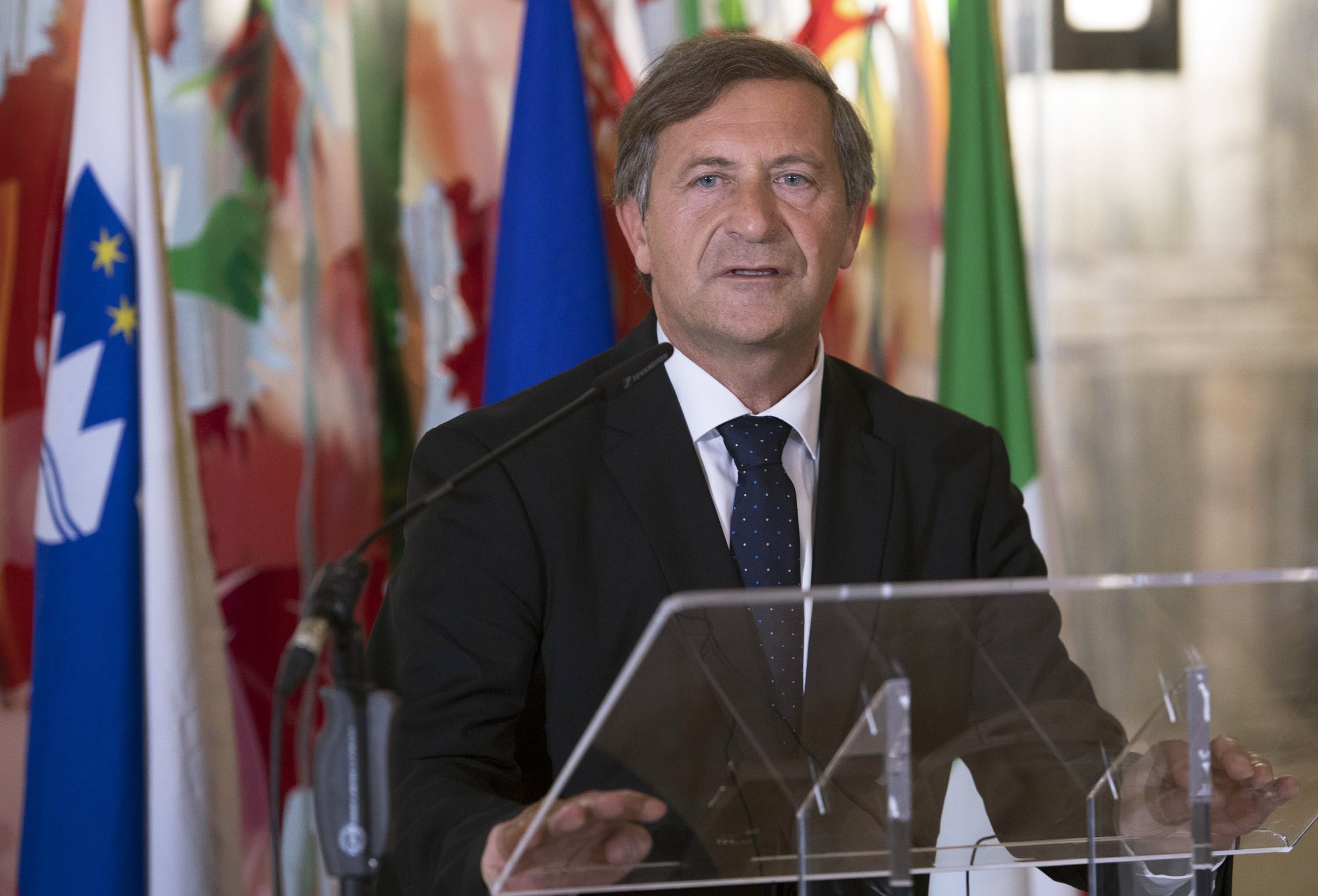 A szlovén külügyminiszter, Karl Erjavec egy sajtótájékoztatón Rómában, 2017. november 9-én.  EPA/MAURIZIO BRAMBATTI
