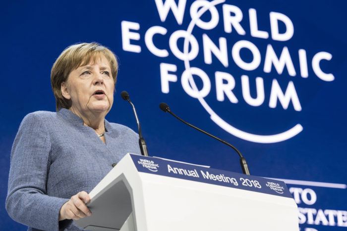 Davos, 2018. január 24. Angela Merkel német kancellár beszédet mond a 48. Világgazdasági Fórumon a svájci Davosban 2018. január 24-én. (MTI/EPA/Laurent Gillieron)