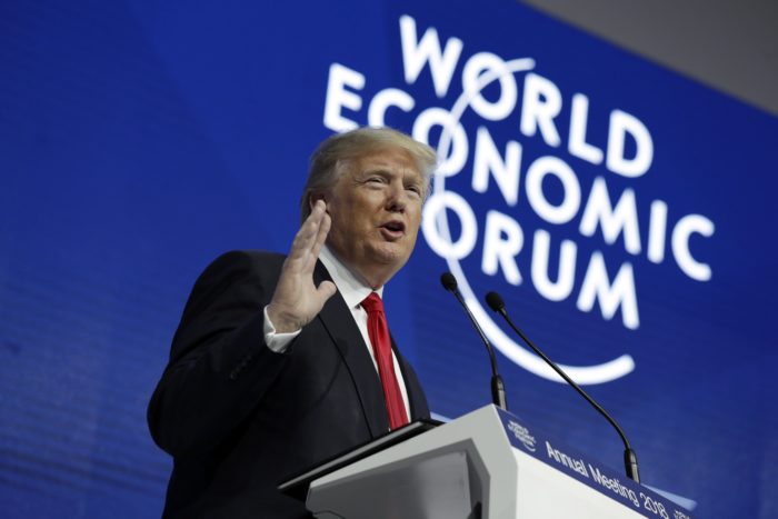 Davos, 2018. január 26. Donald Trump amerikai elnök felszólal a Világgazdasági Fórum 48. davosi találkozóján 2018. január 26-án. (MTI/AP/Evan Vucci)