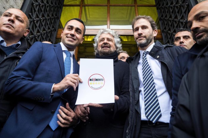 epa06453007 Beppe Grillo (C), Luigi Di Maio (2-L) and Davide Casaleggio (2-R) pose for the media in front of the Italian Interior Ministry after presenting the new symbol of the Five-Star Movement (M5S) for the 04 March general election, in Rome, Italy, 19 January 2018. Others are not identified. EPA/ANGELO CARCONI