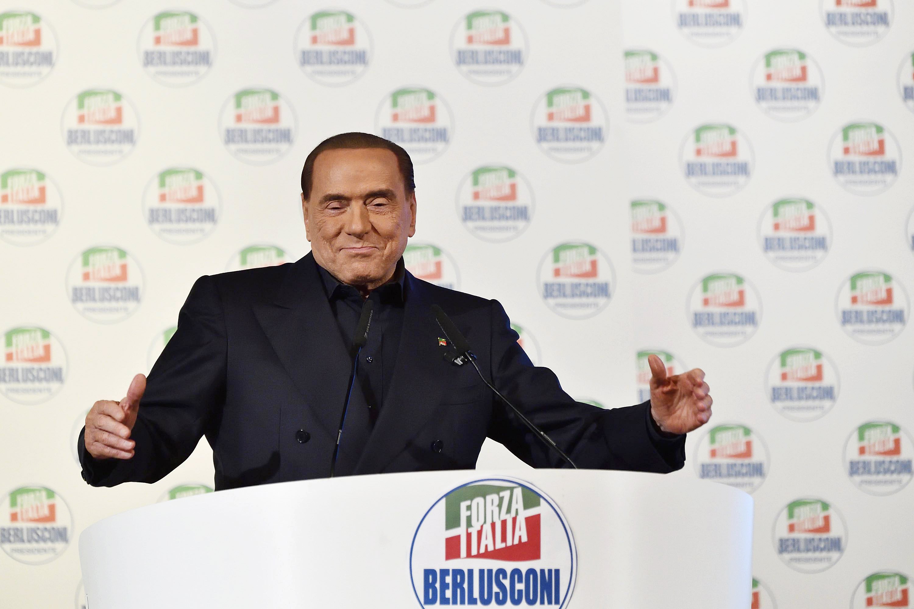 Silvio Berlusconi volt olasz miniszterelnök beszédet tart a Forza Italia egyik kampányeseményén Milánóban, 2018 február 25.-én. EPA/FLAVIO LO SCALZO