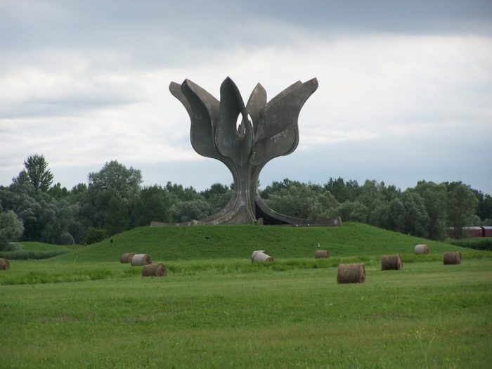 Emlékmű a Jasenovaci koncentrációs táborban elhunytak tiszteletére