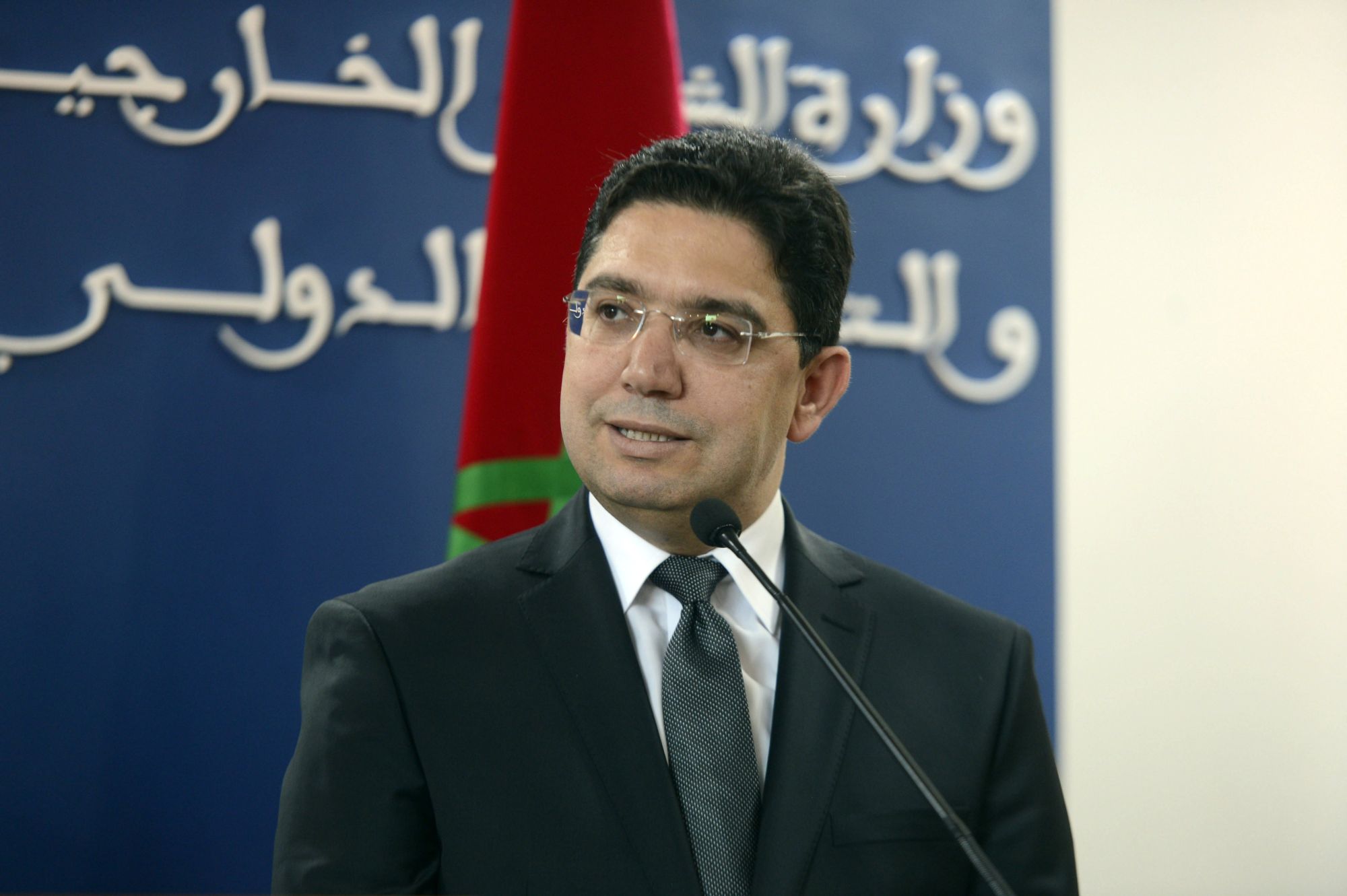 A marokkói külügyminiszter, Neszer Burita egy sajtótájékoztatón Rabatban, Marokkóban 2018. április 20-án.  EPA/STR