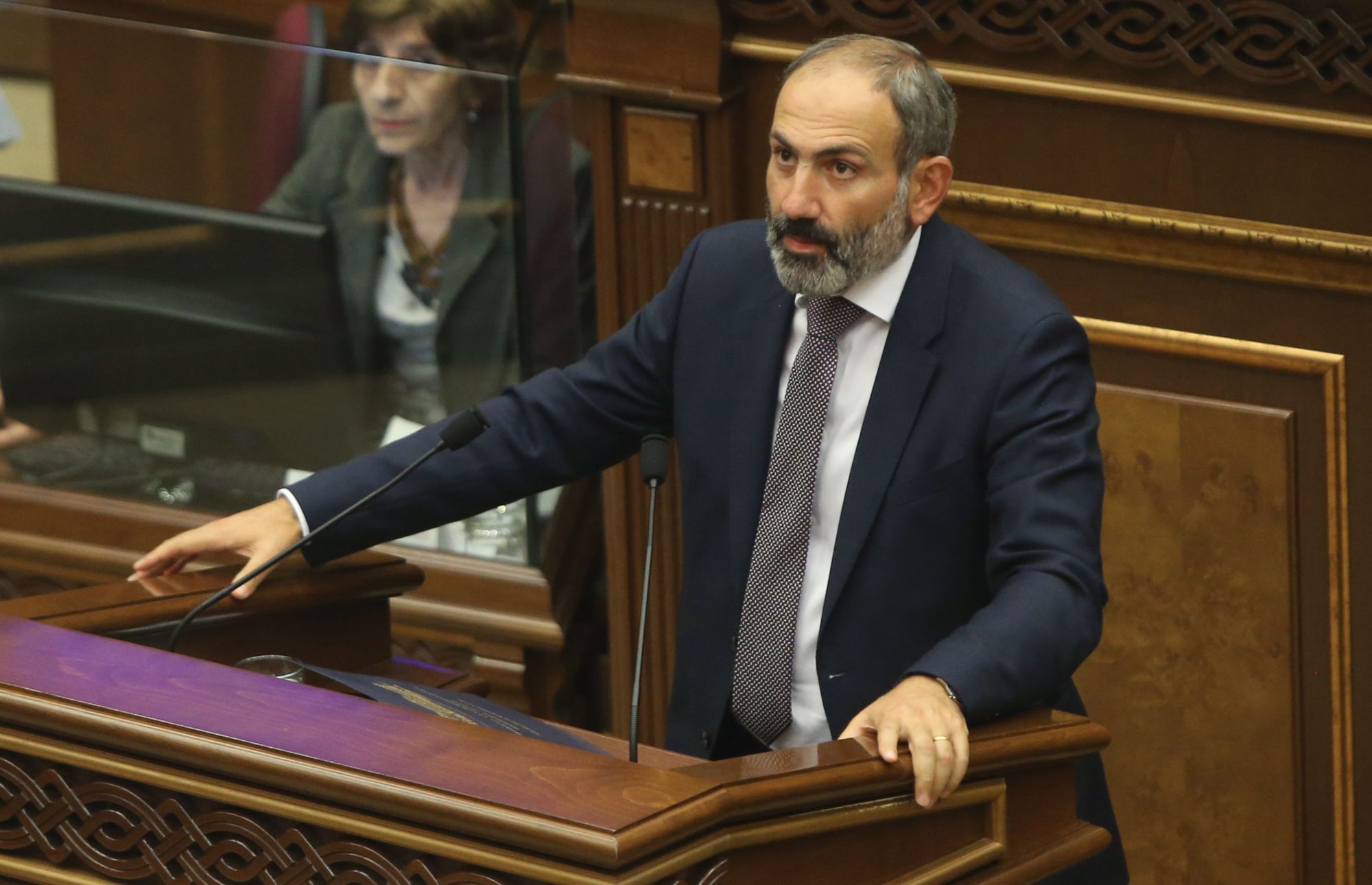 Nikol Pasinján örmény ellenzéki vezető miniszterelnökké választása előtt beszél a parlamentben Jerevánban, 2018. május 8-án. EPA/HAYK BAGHDASARYAN