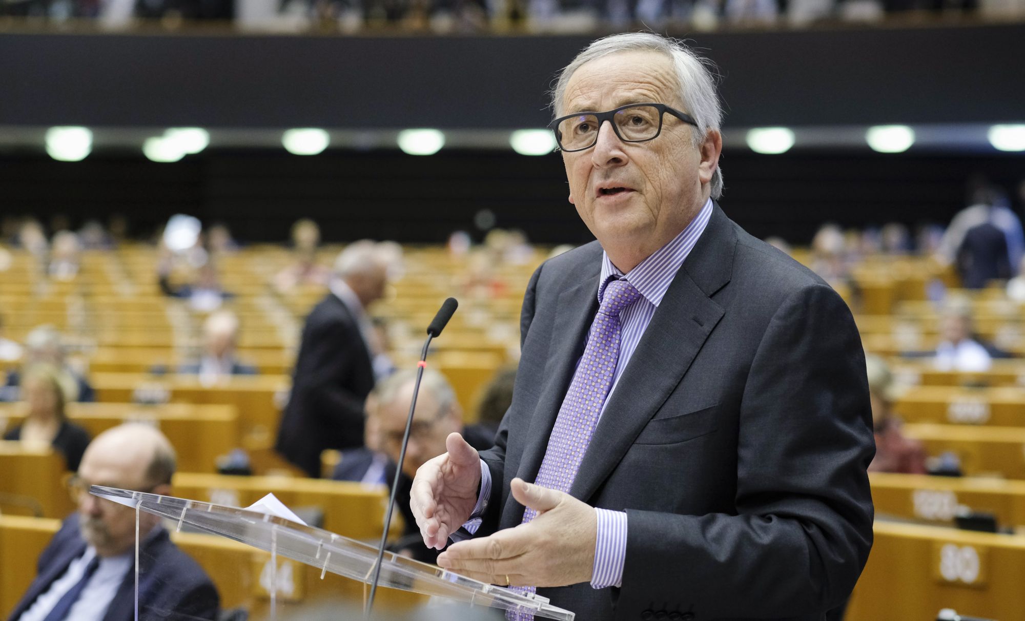 Jean-Claude Juncker, az Európai Bizottság elnöke beszél az Európai Parlament plenáris ülésén az uniós költségvetési tervezet bemutatása elõtt Brüsszelben 2018. május 2-án. (MTI/EPA/Olivier Hoslet)
