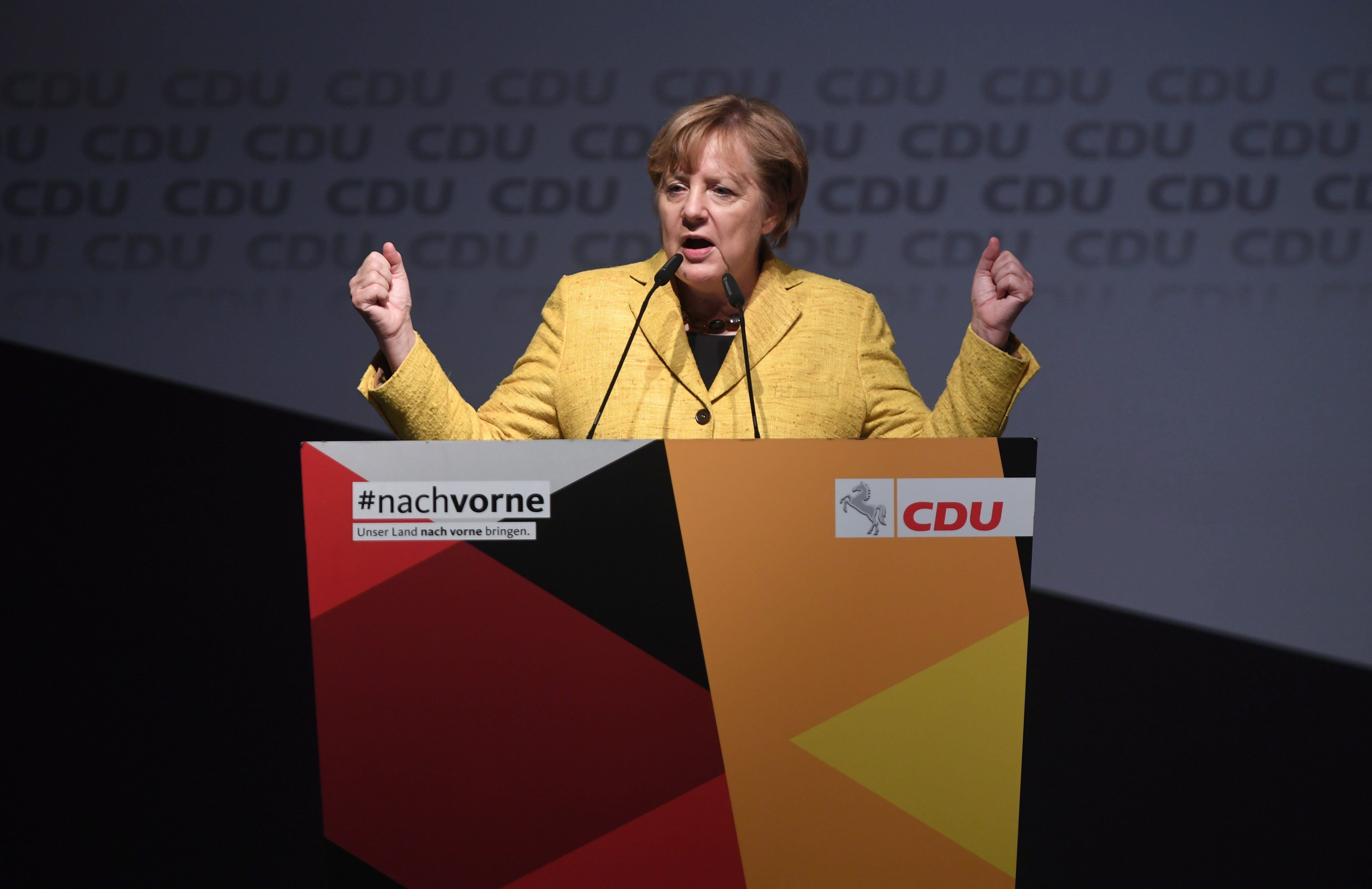 Seevetal, 2017. október 12. Angela Merkel német kancellár, a Kereszténydemokrata Unió, a CDU elnöke a párt választási kampányrendezvényén Seevetalban 2017. október 12-én. (MTI/EPA/David Hecker)
