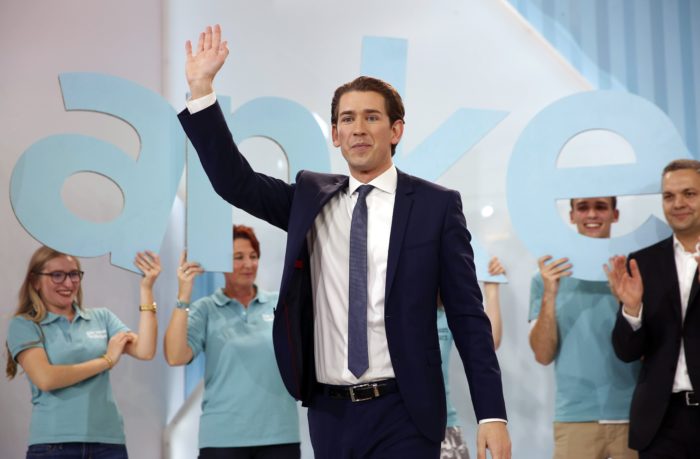 Bécs, 2017. október 16. Az osztrák parlamenti választások gyõztese, Sebastian Kurz osztrák külügyminiszter, az Osztrák Néppárt (ÖVP) elnöke Bécsben 2017. október 15-én este. Az elõzetes végeredmény szerint a konzervatív ÖVP a szavazatok 31,6 százalékát szerezte meg,az Osztrák Szociáldemokrata Párt (SPÖ) 26,9 százalékos és az Osztrák Szabadságpárt (FPÖ) 26,3 százalékos voksarányával szemben. (MTI/EPA/Florian Wieser)