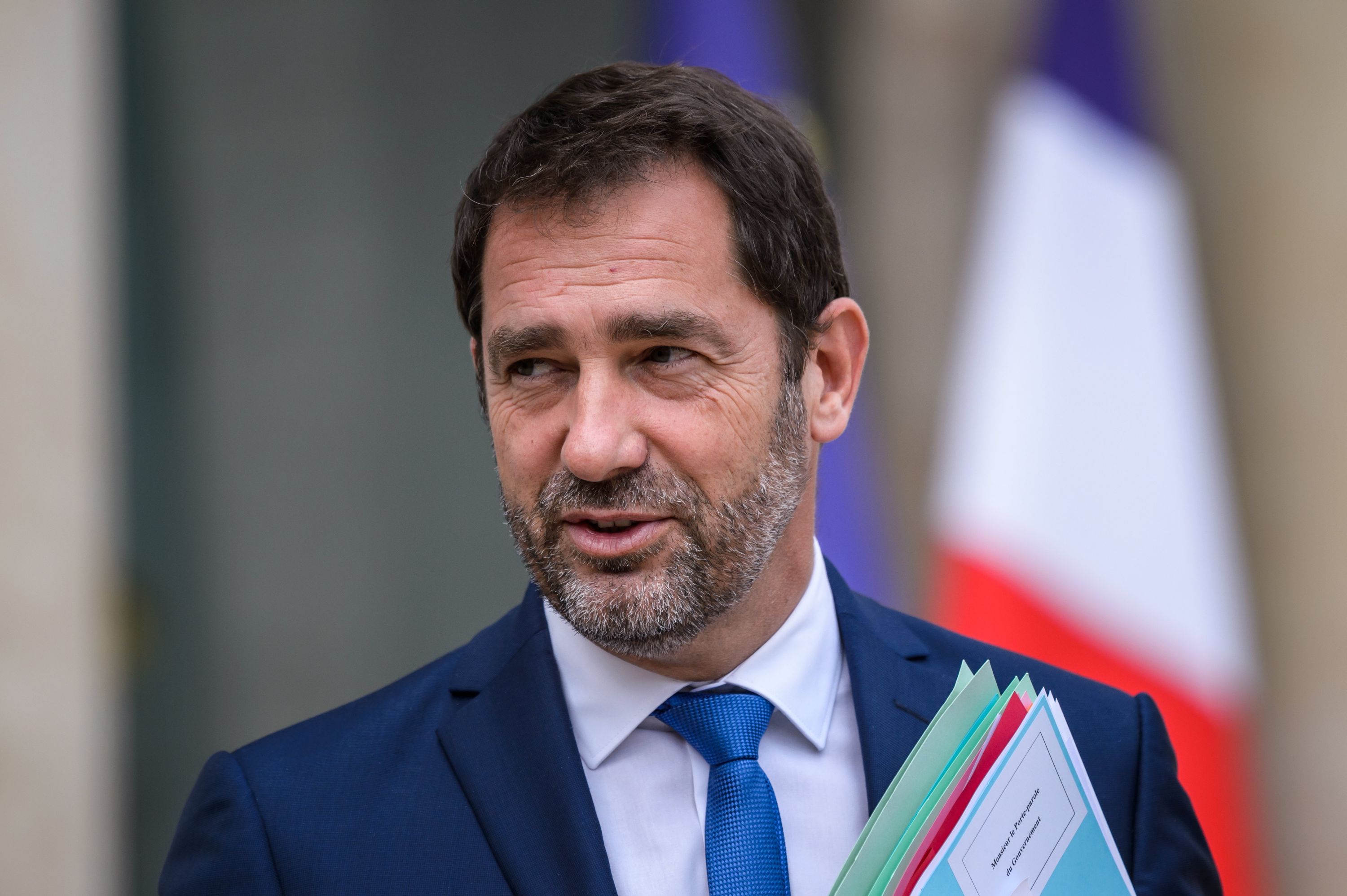 Christophe Castaner francia kormányszóvivő, amint elhagyja az Élysée-palotát egy heti kabinetülés után, 2017. augusztus 9-én. EPA/CHRISTOPHE PETIT TESSON