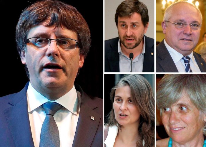 Barcelona, 2017. november 3. Kombókép Carles Puigdemont leváltott katalán elnökről (b) és kormányának egykori négy tagjáról, Antoni Cominról, Lluis Puigról (felső sor b-j) és Meritxell Serretről, valamint Clara Ponsatiról (alsó sor b-j). A spanyol központi büntető bíróság 2017. november 3-án kiadta az európai elfogatóparancsot Carles Puigdemont és a négy volt kormánytag ellen. A politikusok ellen lázadás, zendülés, hűtlen kezelés és egyéb bűncselekmények gyanújával indítottak eljárást, miután a katalán parlament egyoldalúan kikiáltotta a függetlenséget. (MTI/EPA/EFE)