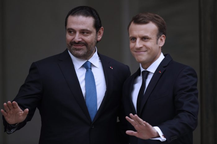 Párizs, 2017. november 18. Emmanuel Macron francia elnök (j) fogadja Szaad Haríri lemondott libanoni miniszterelnököt a párizsi államfõi rezidencia, az Elysée-palota bejáratánál 2017. november 18-án. Haríri a francia fõvárosba Szaúd-Arábiából érkezett, ahol november 4-én váratlanul bejelentette lemondását. (MTI/EPA/Yoan Valat)