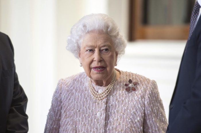 II. Erzsébet brit királynő a Buckingham Palota előtt 2017. november 28-án.  London, Britain, 28 EPA/I-IMAGES / POOL