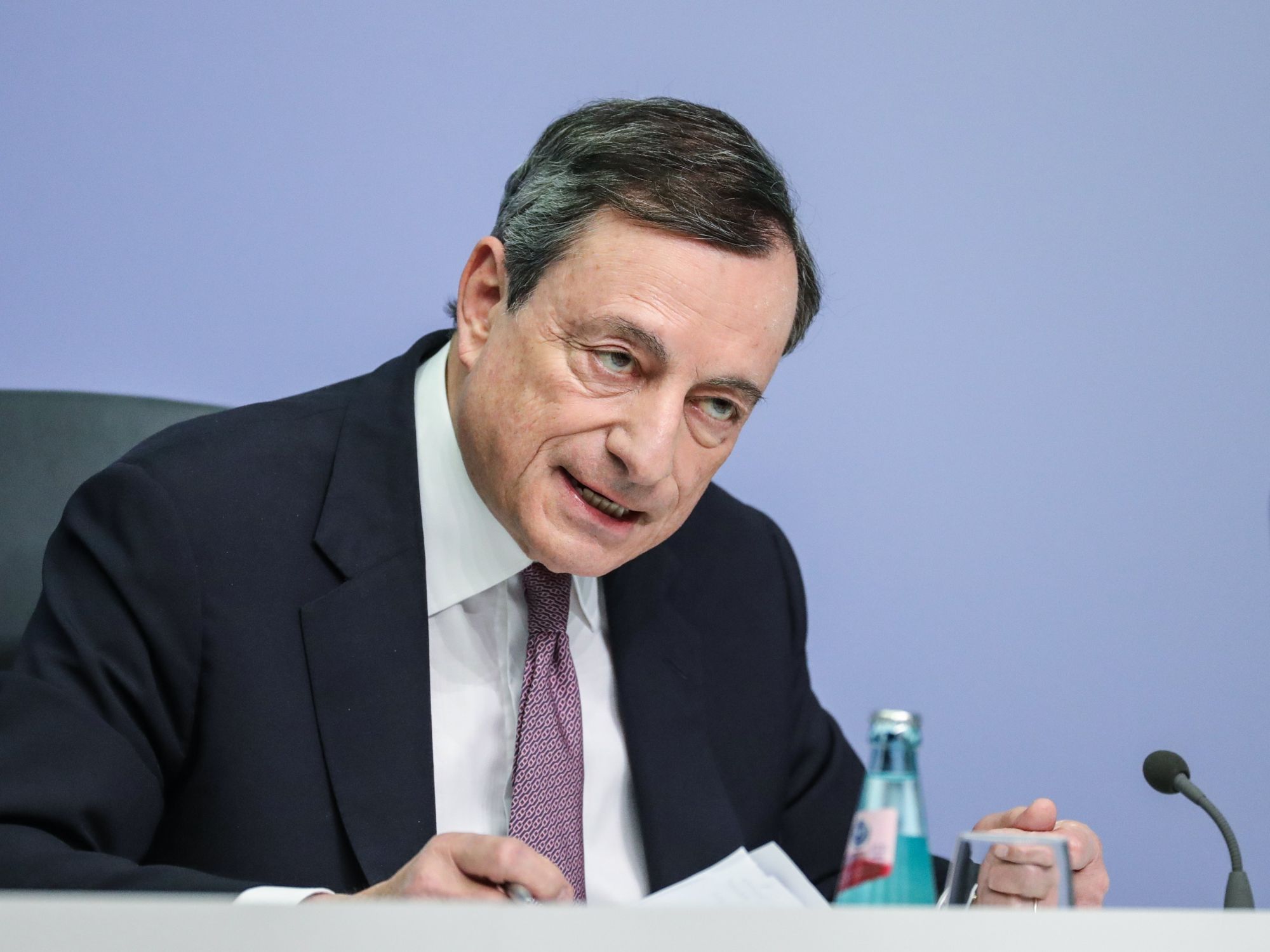 Mario Draghi, az Európai Központi Bank elnöke a kamatdöntést követő sajtótájékoztatón, 2018. január 25-én. EPA/ARMANDO BABANI