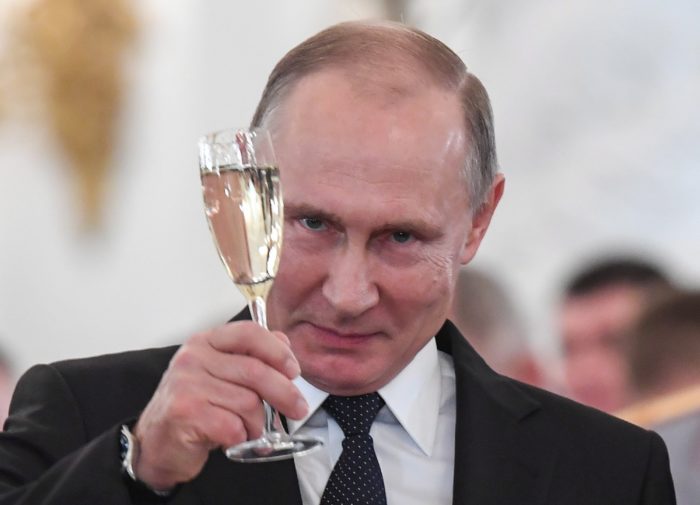 Moszkva, 2017. december 28. Vlagyimir Putyin orosz elnök a Szíriában harcoló orosz katonák kitüntetési ünnepségén a moszkvai Kremlben 2017. december 28-án. (MTI/EPA/AFP pool/Kirill Kudrjavcev) *** Local Caption *** 51544546