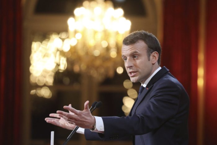Emmanuel Macron francia államfõ újévi beszédet mond a sajtó munkatársainak a párizsi elnöki rezidencián, az Elysée-palotában 2018. január 3-án. (MTI/AP pool/Ludovic Marin)