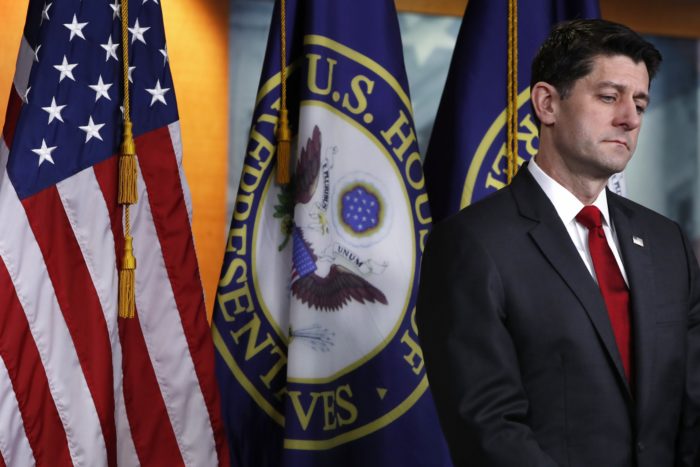 Washington, 2018. február 9. Paul Ryan, az amerikai képviselõház republikánus párti elnöke sajtótájékoztatón vesz részt a törvényhozás washingtoni épületében, a Capitoliumban 2018. február 8-án, miután a felsõházban, a szenátusban felfüggesztették a kormányzat mûködéséhez szükséges kétéves költségvetés elfogadásáról folyó vitát, ezért február 9-én átmenetileg ismét leállnak a nem alapvetõ fontosságú kormányzati hivatalok. (MTI/AP/Jacquelyn Martin)