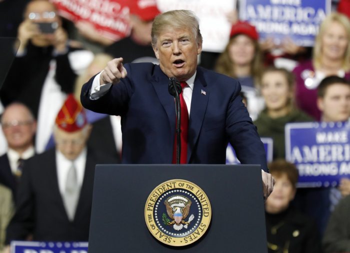 epaselect epa06594987 US President Donald J. Trump speaks during a campaign rally at Atlantic Aviation in Moon Township, Pennsylvania, USA, 10 March 2018. EPA/DAVID MAXWELL