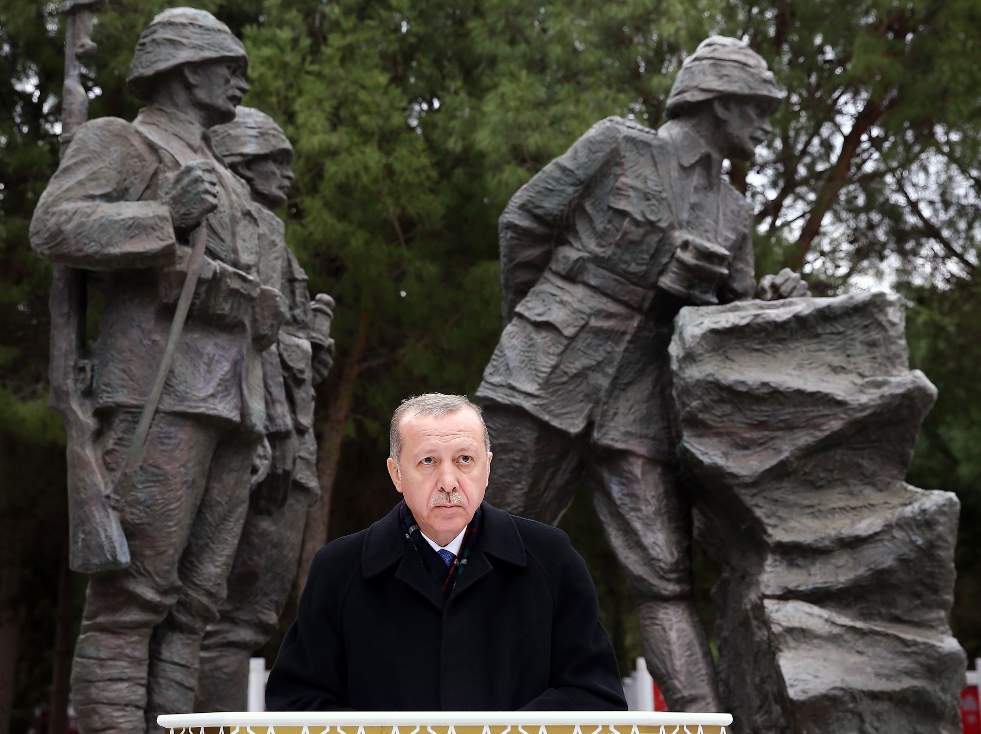 Recep Tayyip Erdogan török államfő beszédet mond a gallipoli ütközet kezdetének 103. évfordulója alkalmából tartott megemlékezésen a gallipoli Mehmetcik emlékmûnél 2018. március 18-án. A Gallipoli-félszigetnek az első világháborúban vívott ostroma során a török hadsereg sikerrel védte meg a Dardanellák tengerszorost a brit és francia erőkkel szemben. (MTI/EPA/Török elnöki sajtóhivatal)