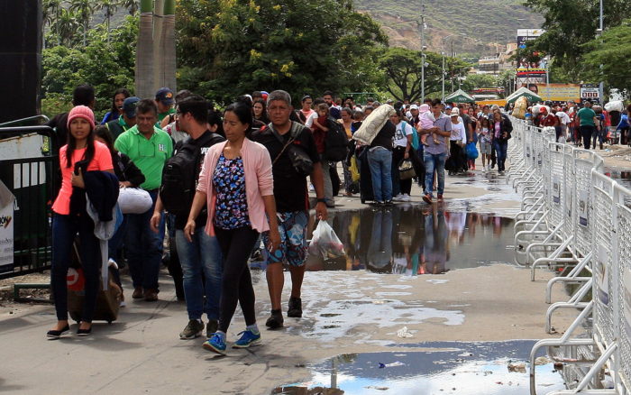 Kolumbia nem bír el ennyi venezuelai menekültet