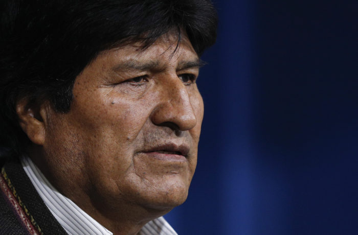 A bolíviai elnök elhagyta a süllyedő hajót