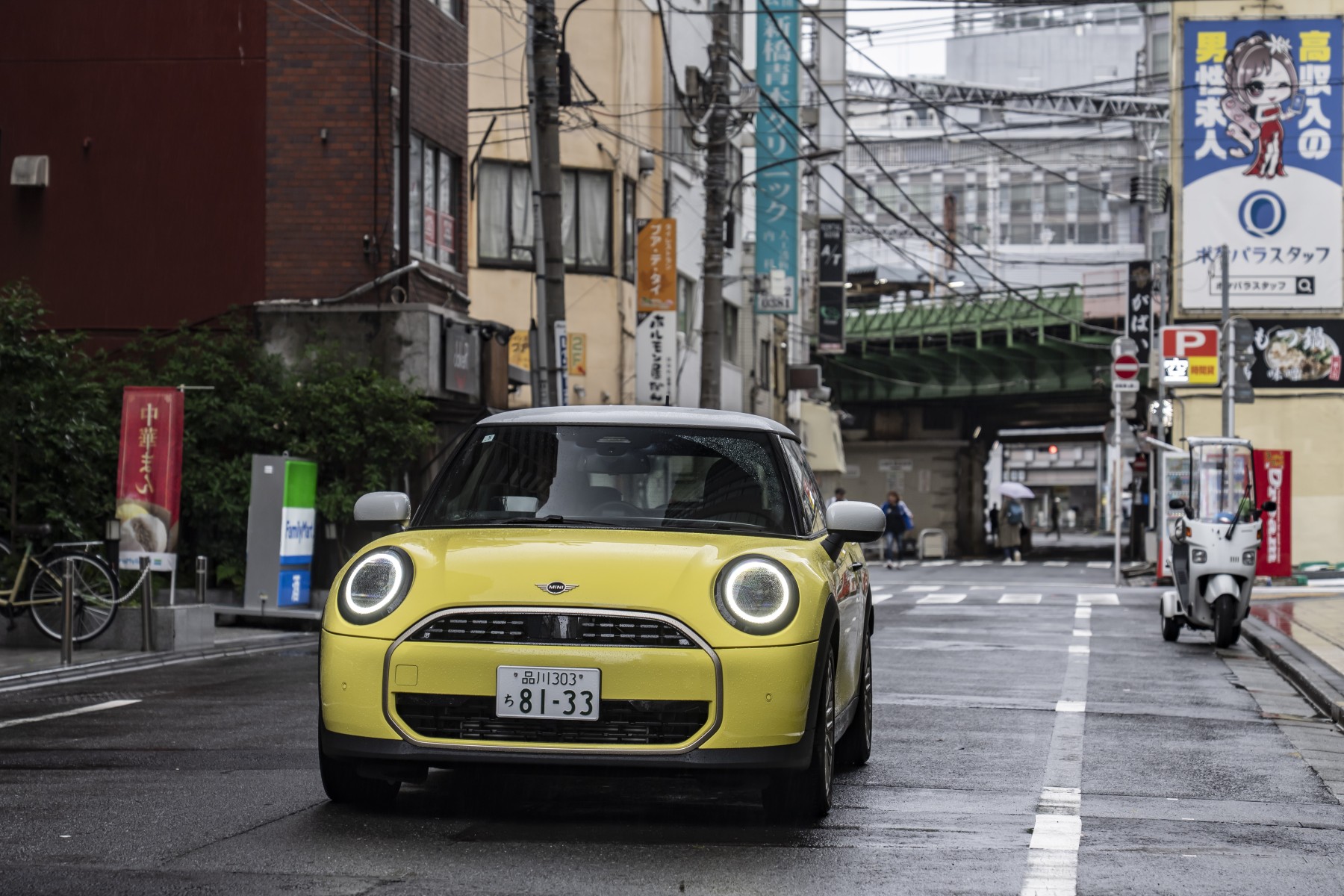 A Mini Cooper benzines változata.